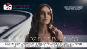 Kobieta z długimi włosami na kosmicznym tle z reklamą suplementu Doppelherz Kollagen Beauty oraz Ceramide Beauty